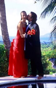 Eva's stunning dress