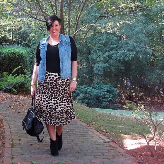 A fun day of coffee and lunch with my friends - so lovely taking time to see people who make you laugh and just GET you:) My new business venture is the therapy I never knew I needed and I get PAID for it:) Skirt is Zara, Tee is Splendid, boots are Dickers and denim vest is Target! #thisis45 #pixiecut #nothingbutpixies #shorthair #liketkit #fbloggers #fbloggersuk #fblogger #ootd #wiwt #outfitpost #outfitinspo #instafashion #instastyle #40plusstyle #everydaystyle #over40fashion #mumontherun #dresslikeamum