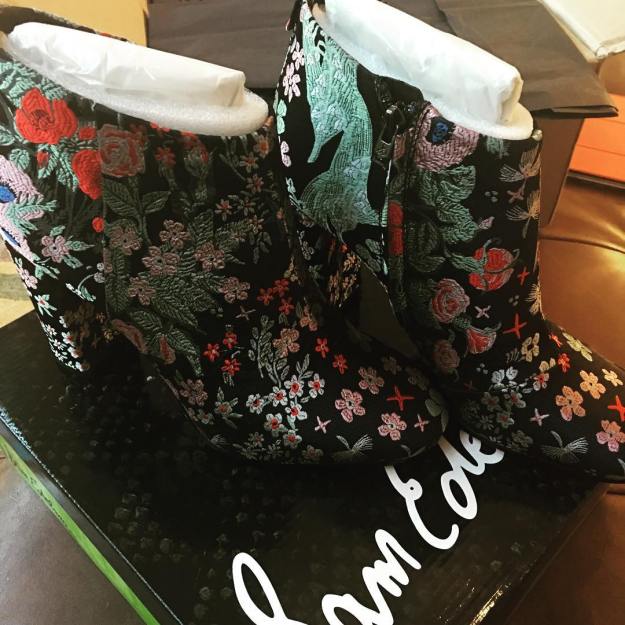 Obsessed with them!!! Details on where to buy these @sam_edelman beauties in my bio link or here - they're selling like hot cakes!!  http://liketk.it/2p8tG @liketoknow.it #liketkit #thisis45 #pixiecut #nothingbutpixies #shorthair #liketkit #fbloggers #fbloggersuk #fblogger #ootd #wiwt #outfitpost #outfitinspo #instafashion #instastyle #40plusstyle #everydaystyle #over40fashion #mumontherun #dresslikeamum #samsgirls