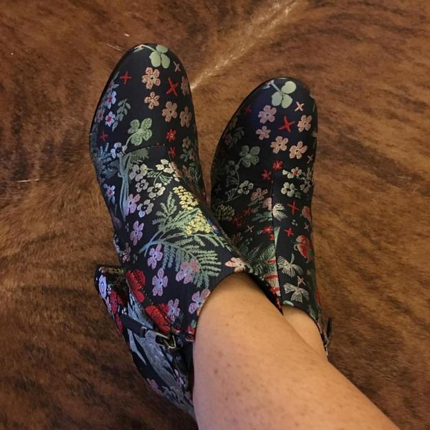 I think I might sleep in themDetails on where to buy these @sam_edelman beauties in my bio link or here - they're selling like hot cakes!!  http://liketk.it/2p8tG @liketoknow.it #liketkit #thisis45 #pixiecut #nothingbutpixies #shorthair #liketkit #fbloggers #fbloggersuk #fblogger #ootd #wiwt #outfitpost #outfitinspo #instafashion #instastyle #40plusstyle #everydaystyle #over40fashion #mumontherun #dresslikeamum #samsgirls